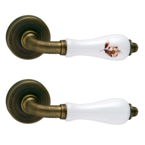 Πόμολο πόρτας με ροζέτα 590